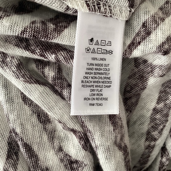 Tahari Plus size Tiger Stripe V-Neck Cap Sleeve Linen Jersey Black/White 2X NWT - Picture 3 of 4